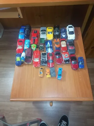 Coches Hot Wheels y similars hay 174 mini cotxes