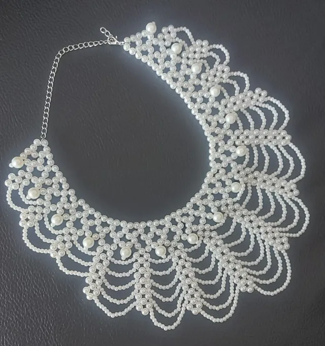 Collar de perlas blanco