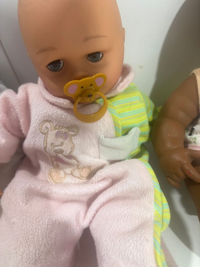 Lote de 4 muñecos bebés variados