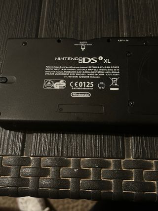 Nintendo DSi XL Amarilla