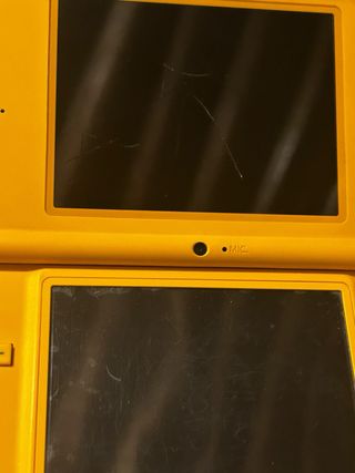 Nintendo DSi XL Amarilla