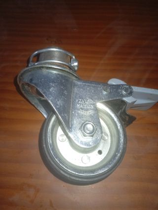 Rueda giratoria metálica