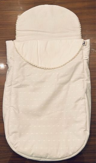 Saco de bebé personalizado, marca Giraffe.