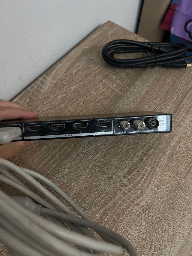 Hub Samsung Negro con Cables