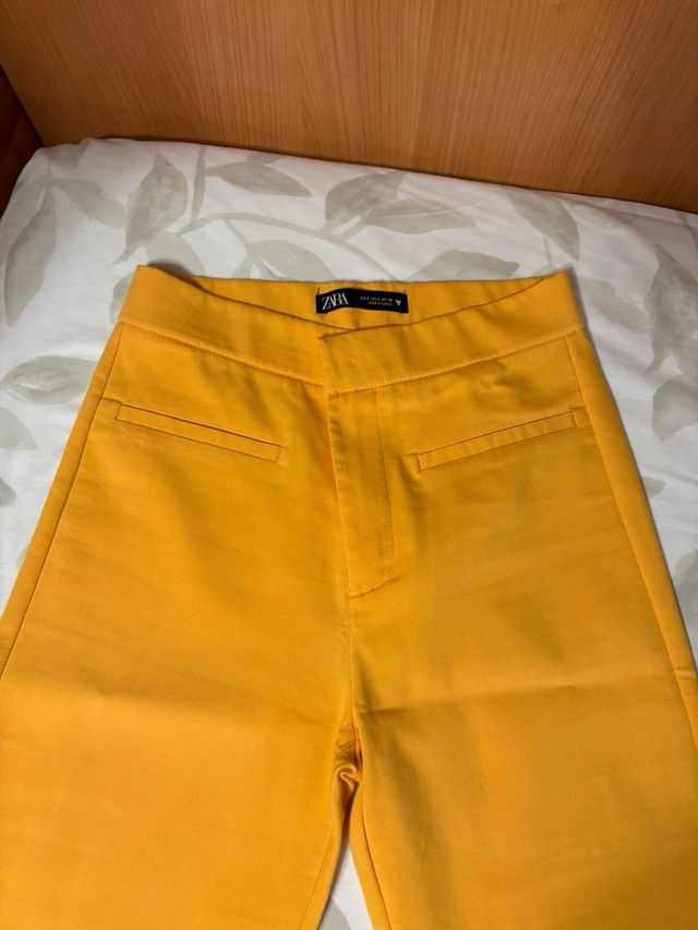 Pantalones flare Zara naranja