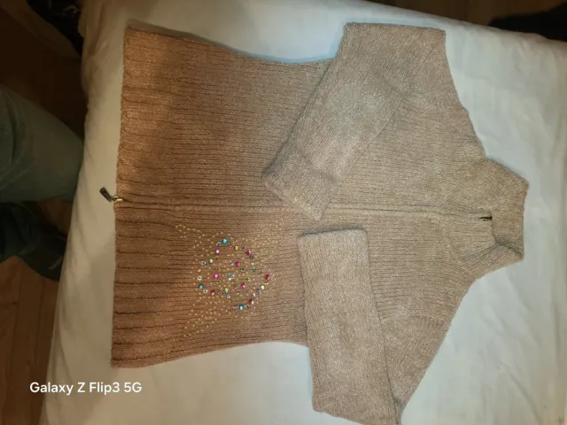 Jersey beige con pedrería