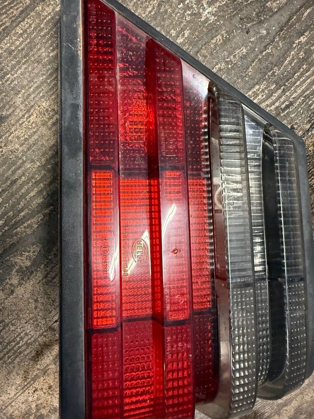 Pilotos Traseros Ahumados HELLA Mercedes W124