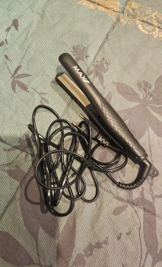 Piastra per capelli MAX PRO nera