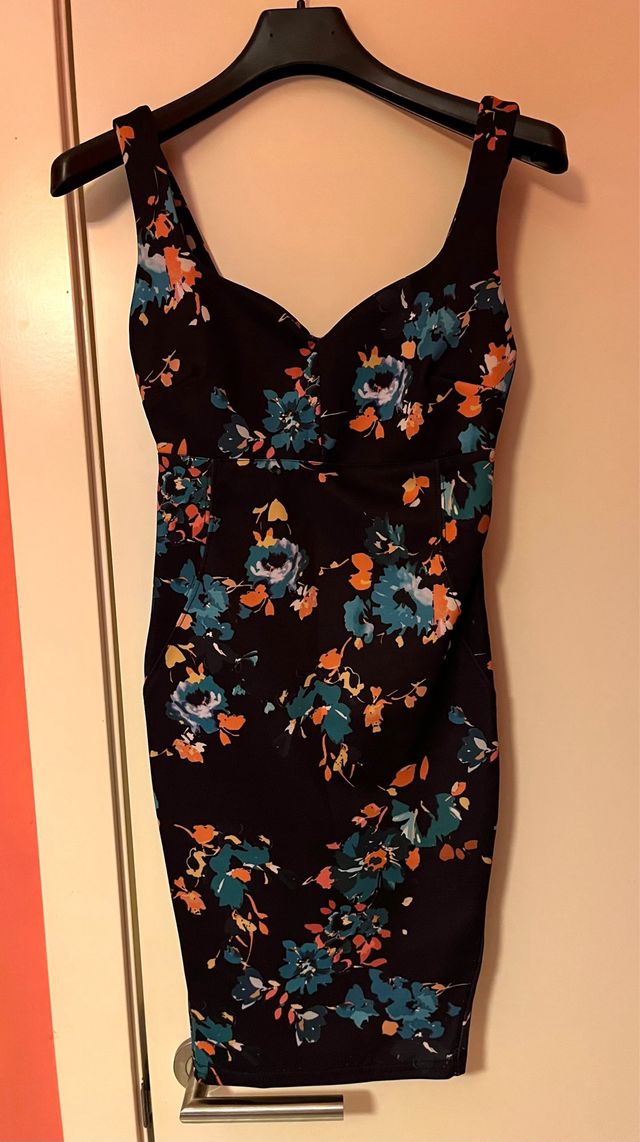 Vestido negro estampado floral