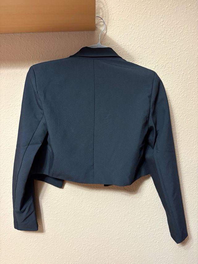 Blazer americana corta negra