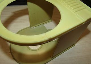 VECCHI MOBILI PER LAVABO O TOILETTE PER BAMBOLE