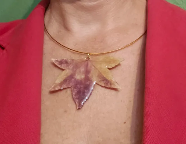 Collar Hoja Natural Dorada Morada