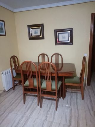 Mesa extensible y 6 Sillas Comedor Madera