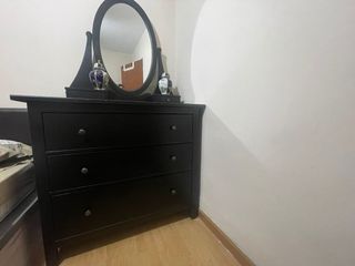 Cassettiera Hemnes con specchio ovale