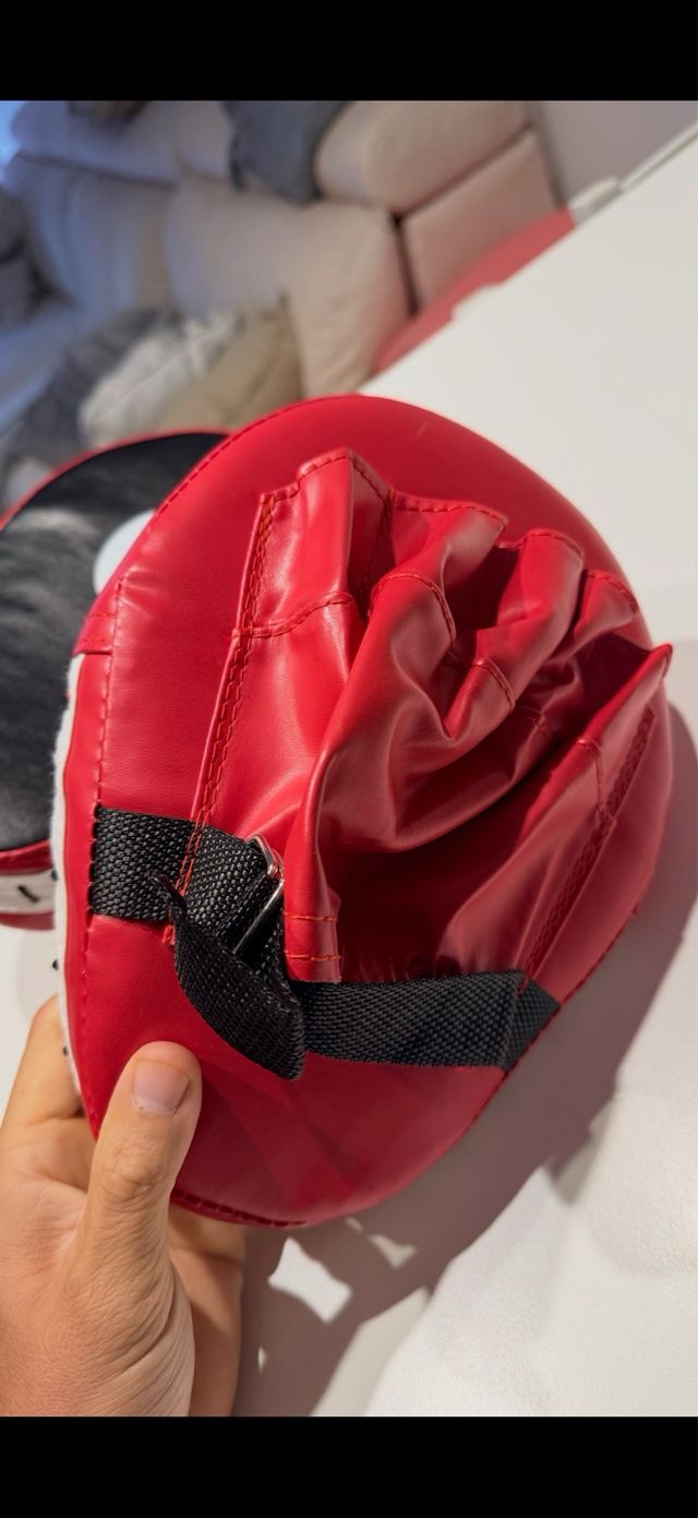 Guantes de Boxeo FIGHT Negros 14 + garras golpeo.