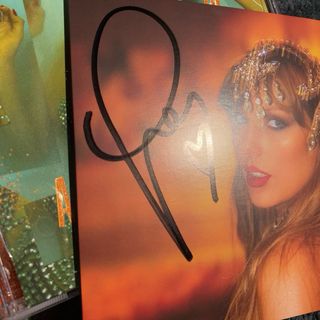 Taylor Swift The Life of a Showgirl CD Firmado