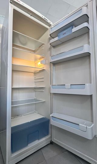 NEVERA VERTICAL BOSCH BLANCO