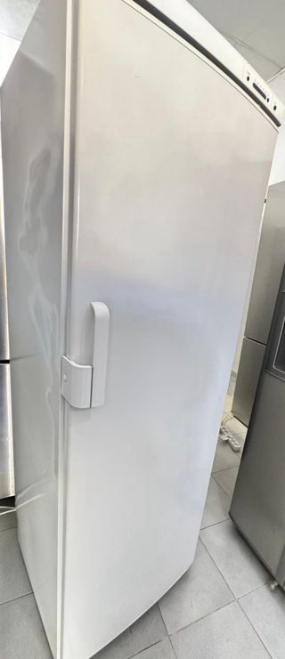 NEVERA VERTICAL BOSCH BLANCO