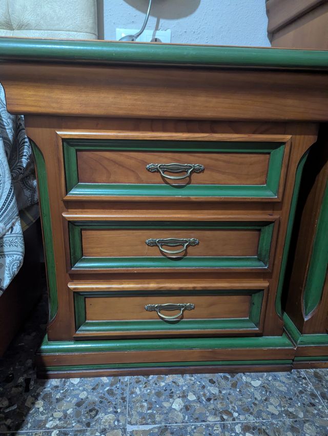 2 Mesitas de noche de madera, con cajón