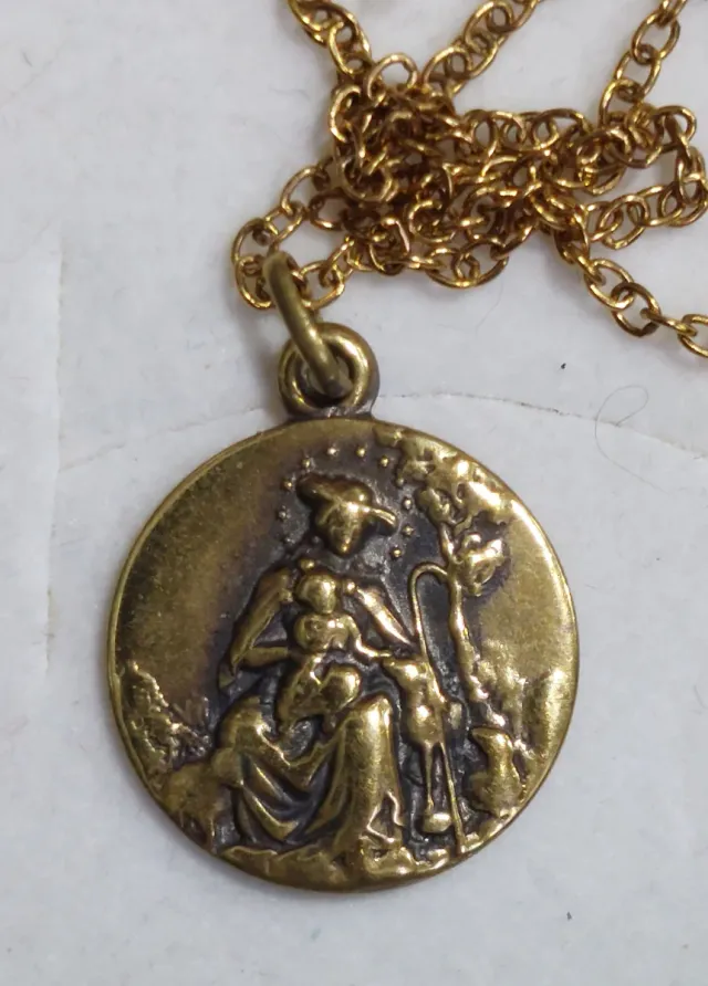 Cadena y Medalla  de la Divina Pastora de Almas.
