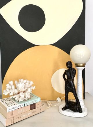 Lámpara de mesa estilo Pop Art figura mujer