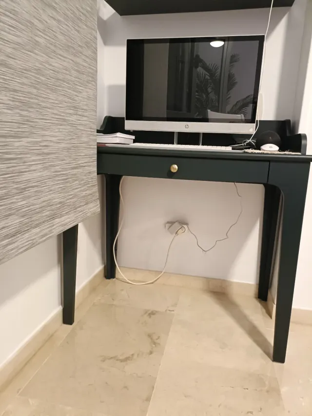 Escritorio de madera verde oliva