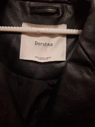 Abrigo de cuero negro largo