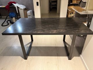 Mesa de comedor moderna