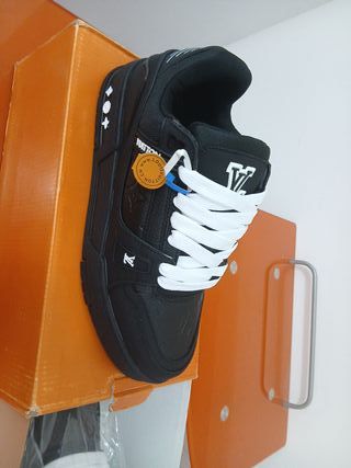 Tenis Louis Vuitton en Negros