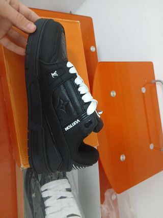 Tenis Louis Vuitton en Negros