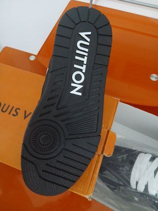 Tenis Louis Vuitton en Negros