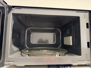 Microondas Comfee negro 20L