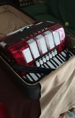 Acordeón DELICIA Arnaldo XIII Rojo perlado.