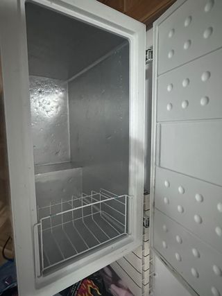 Congelador blanco en buen estado