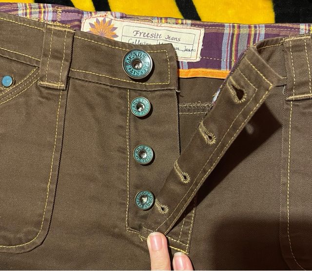 Falda marrón con botones