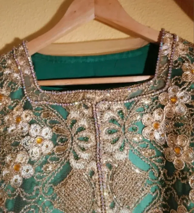 Vestido de fiesta verde y dorado