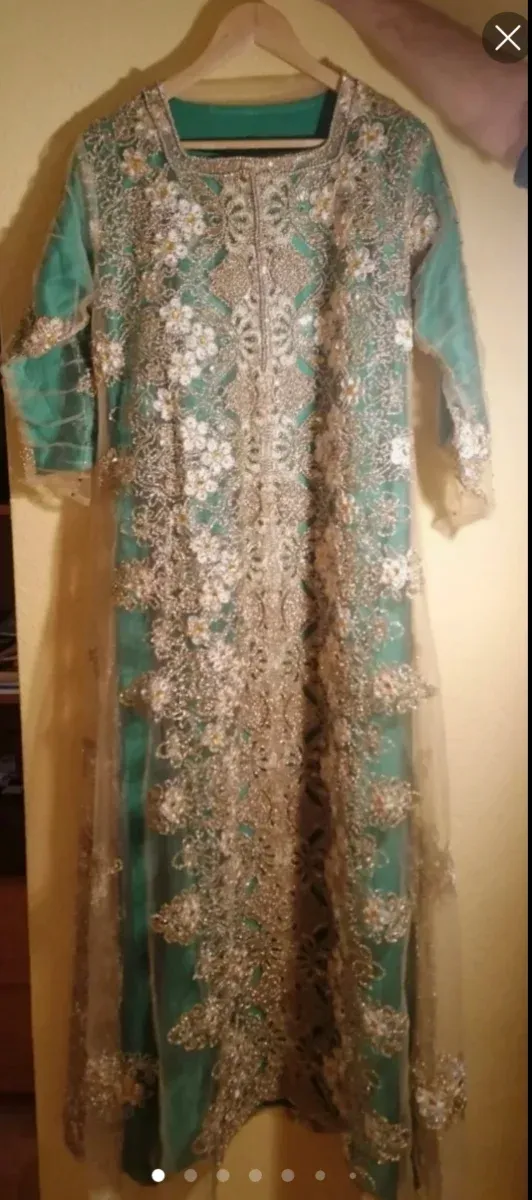 Vestido de fiesta verde y dorado