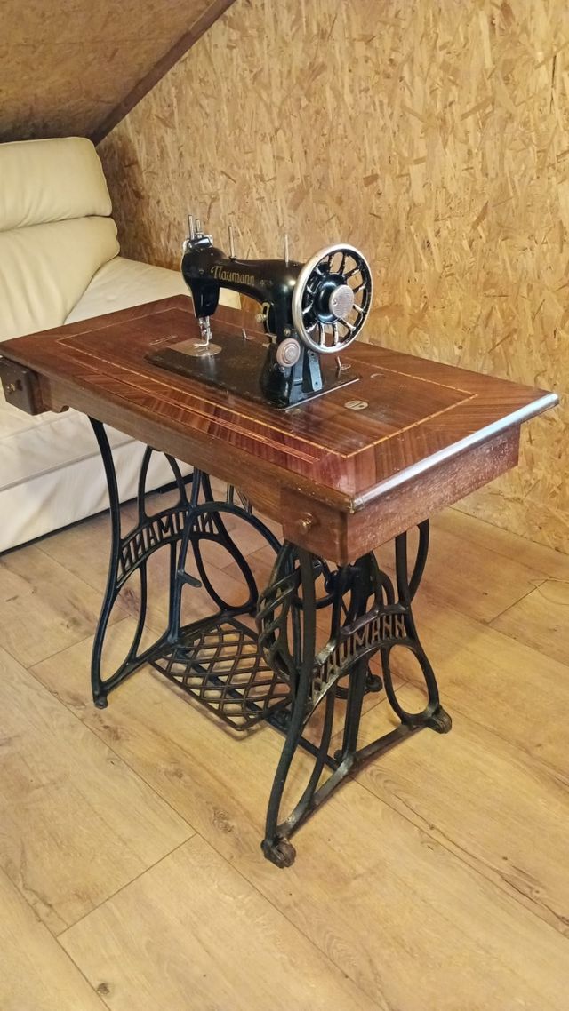 Máquina de Coser Antigua Naumann