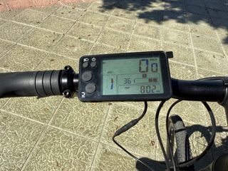 Bicicleta eléctrica paseo poco uso