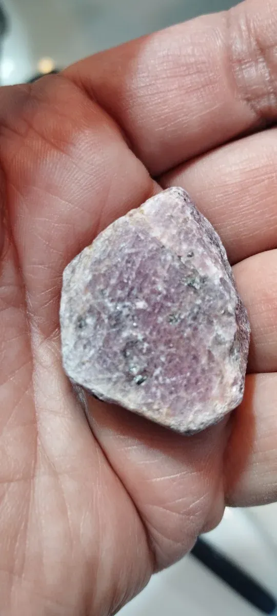 Rubí natural en bruto