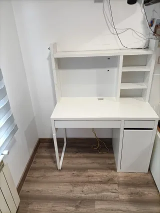 Dormitorio juvenil blanco y rosa