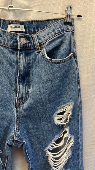 Pantalón vaquero roto de Pull&Bear