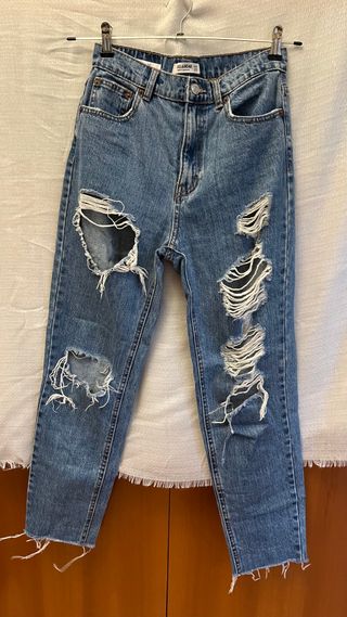 Pantalón vaquero roto de Pull&Bear