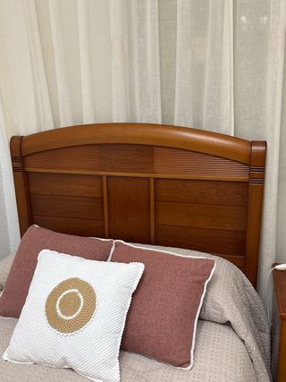 Cabecero madera 1.05 + colchón + mesita