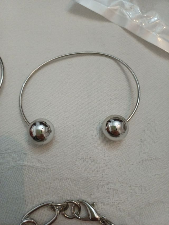 Pulseras plateadas