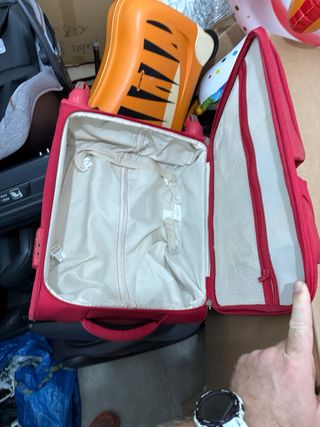 Maleta de viaje roja