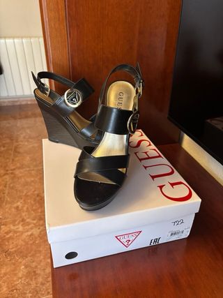 Zapatos Guess Negras Tacon Cuña