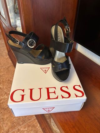 Zapatos Guess Negras Tacon Cuña