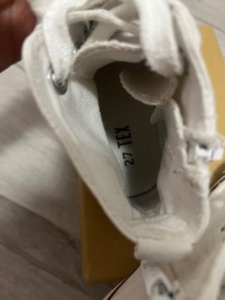Zapatillas botín tipo Converse blanca .talla 27