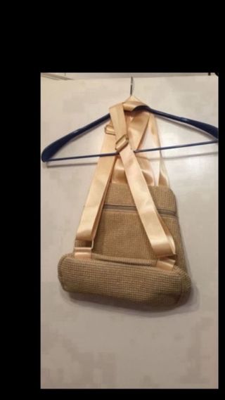 SIN ESTRENAR BOLSO
BONITA MOCHILA .6€